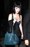 th_24924_2MXG4GIEIL_Katy_Perry_-_Cleavy_Los_Angeles_candids_-_Dec_18_4__122_255lo.JPG