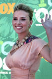 th_13600_Celebutopia-Scarlett_Johansson_arrives_at_the_2008_Teen_Choice_Awards-09_122_454lo.jpg
