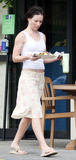 th_12907_Preppie_-_Evangeline_Lilly_out_to_lunch_in_Hawaii_-_October_17_2009_2_122_467lo.jpg