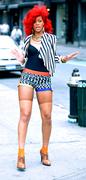 th_15079_Rihanna_shoots_Whats_My_Name_in_NYC_79_122_936lo.jpg