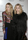 Olsen twins (Сестры Олсен: Мэри-Кейт и Эшли) - Страница 5 Th_95514_mary-kate_and_ashley_olsen_nine_premiere_tikipeter_celebritycity_023_123_954lo