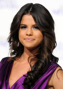 http://img215.imagevenue.com/loc1172/th_78454_Selena_Gomez_LA_Premiere_of_Justin_Bieber_Never_Say_Never1_122_1172lo.jpg