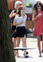 http://img215.imagevenue.com/loc126/th_107238602_EmmaWatson_BlingRingSet_April9_2012_8_122_126lo.jpg