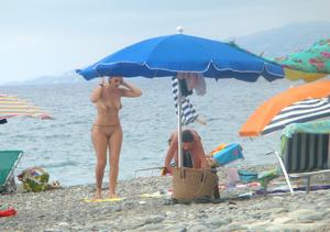 Voyeur-of-Naked-Beach-Sluts-01-x75-v1knh9afvq.jpg