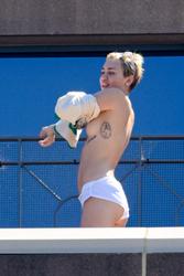 Miley Cyrus leaked nude picsw67q4910cz.jpg