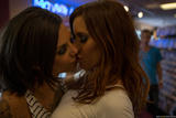 --- Bonnie Rotten, Gia Dimarco - Caught at the Peephole ----h34f8xwaaa.jpg