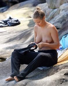 Lara Bingle beach boobs-s60ss8nhvo.jpg